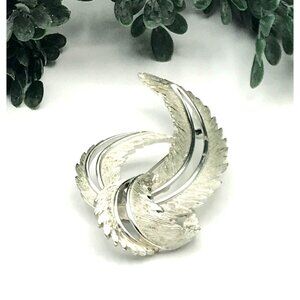 Vintage Silver-Tone Leaf Brooch Pin With Textured & Polished Details Elegant Des